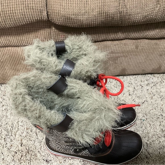 Sorel Black and Red Herringbone Boots - Picture 11 of 16